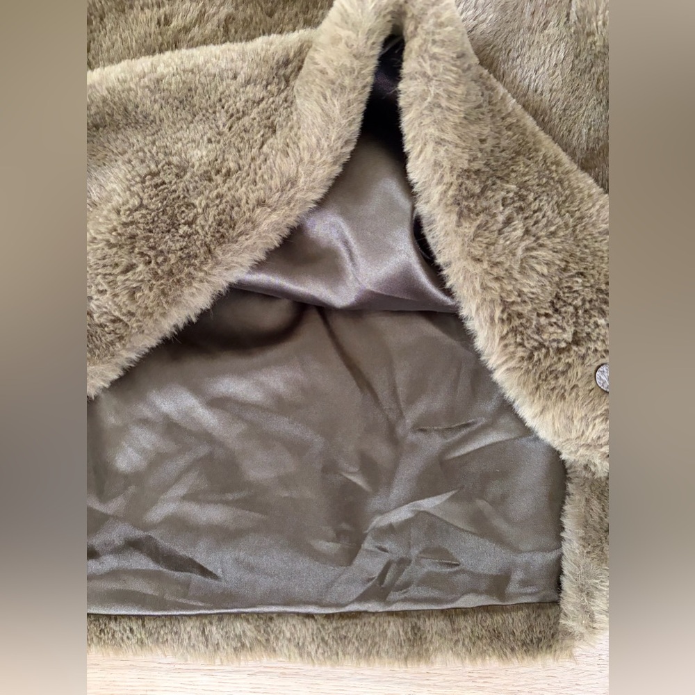 Scotch and Sofa fuzzy soft faux fur olive green lined crop top - estimated large - Picture 6 of 8